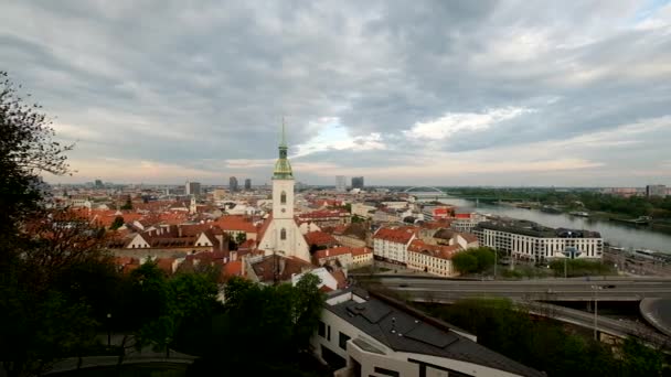 Bratislava, Slovakya eski şehir merkezi cityscape — Stok video