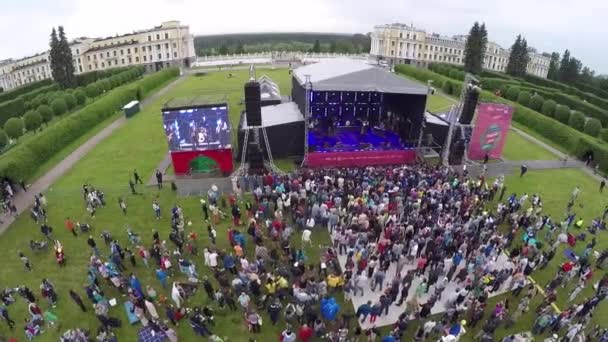 Międzynarodowy Festiwal jazzowy "Jazz Usadba" w Archangelskoye Muzeum Mansion — Wideo stockowe