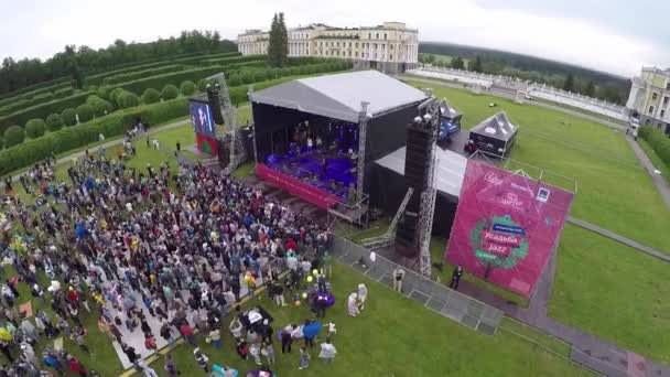 Uluslararası Caz Festivali "Usadba Jazz" Archangelskoye Müzesi-konak — Stok video