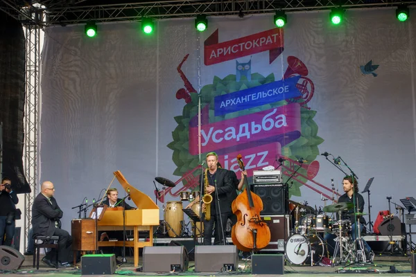 Nemzetközi fesztivál Usadba Jazz — Stock Fotó