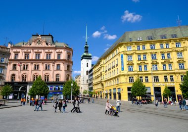 İnsanlar Özgürlük Meydanı eski şehir ziyaret