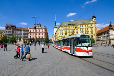 İnsanlar Özgürlük Meydanı eski şehir ziyaret
