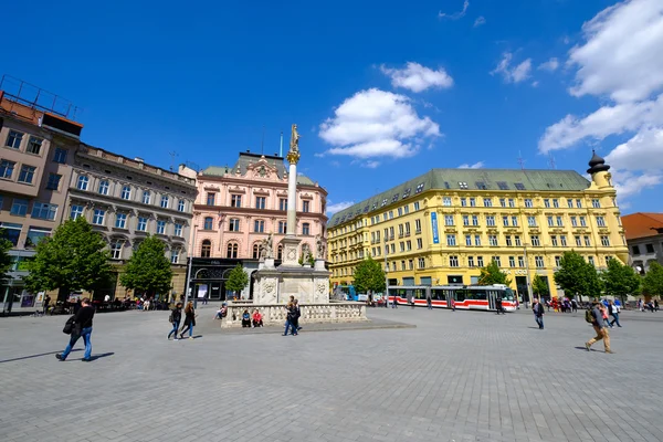 Ember látogat el a szabadság tér, a régi város — Stock Fotó