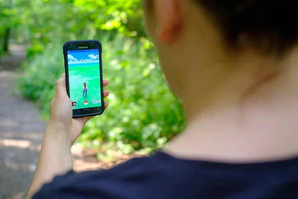 Pokemon Go applicatie op de smartphone — Stockfoto