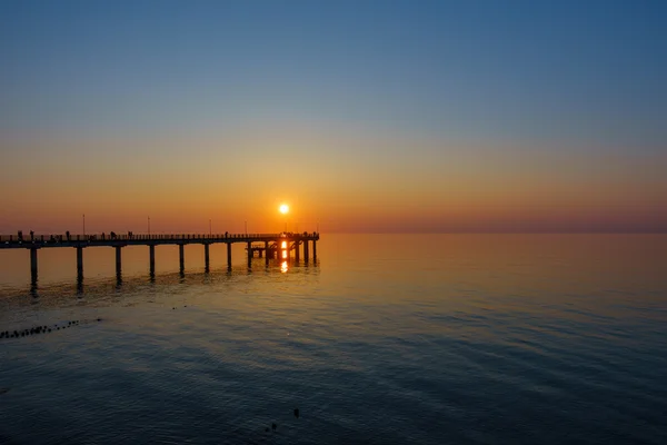 Zonsondergang op de kust van de Baltische Zee — Stockfoto