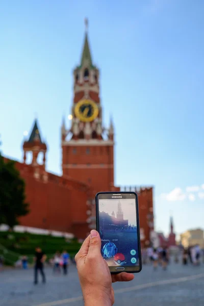 Pokemon Go application in Moscow, Russia — Stock Photo, Image