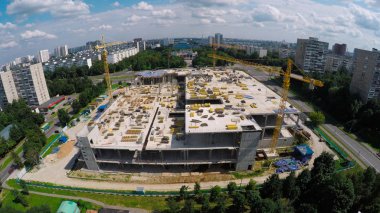 Şehirdeki inşaat alanında.