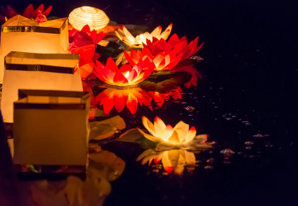 Floating Lotus Flower Paper Lanterns On Water — Stock Photo, Image