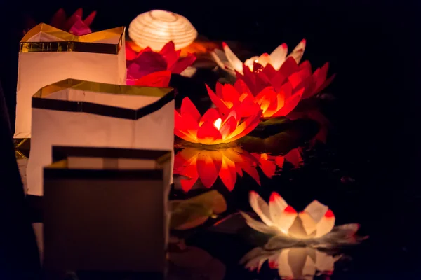 Floating Lotus Flower Paper Lanterns On Water — Stock Photo, Image