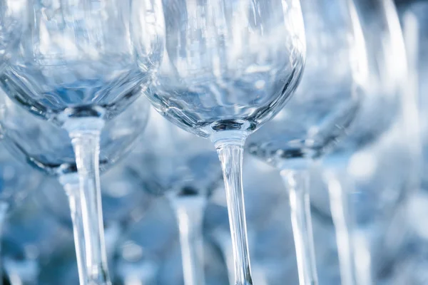 Empty wine glasses in a restaurant — Stock Photo, Image