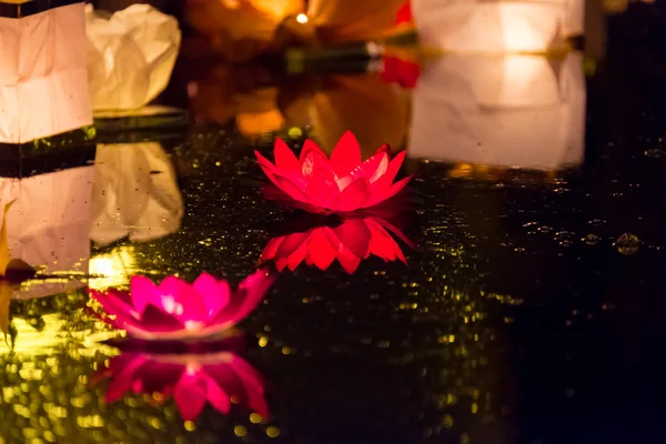 Floating Lotus Flower Paper Lanterns On Water — Stock Photo, Image