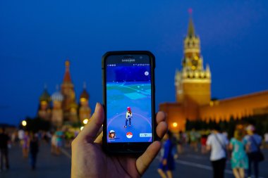 Smartphone cep telefonu ile modern artar gerçeklik oyunu