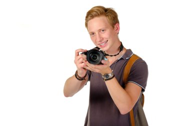 Genç seyahat fotoğraf çekimi izole dslr kamera tarafından adam.