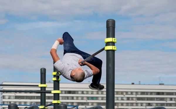 Homem praticar treino de rua — Fotografia de Stock