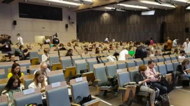 İnsanlar iş konferansına