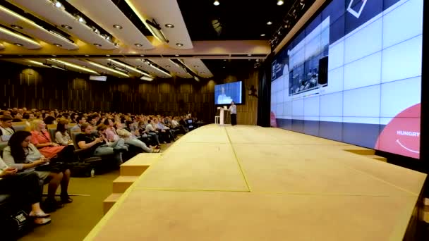 Le persone partecipano alla conferenza d'affari — Video Stock