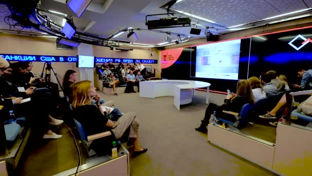 La gente asiste a la Conferencia de Marketing Digital — Vídeos de Stock