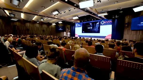 La gente asiste a conferencia de negocios — Vídeos de Stock
