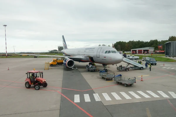 Aeronaves da companhia aérea Aeroflot no aeroporto Khrabrovo — Fotografia de Stock