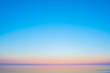 Bulutsuz gün batımı gökyüzü