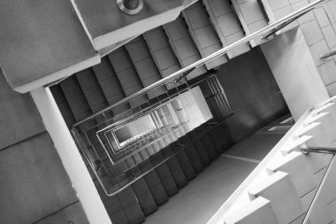 Modern binada merdiven döşemesi