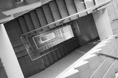 Modern binada merdiven döşemesi