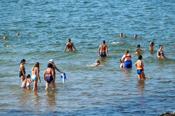 People having fun in sea — Stock Photo, Image