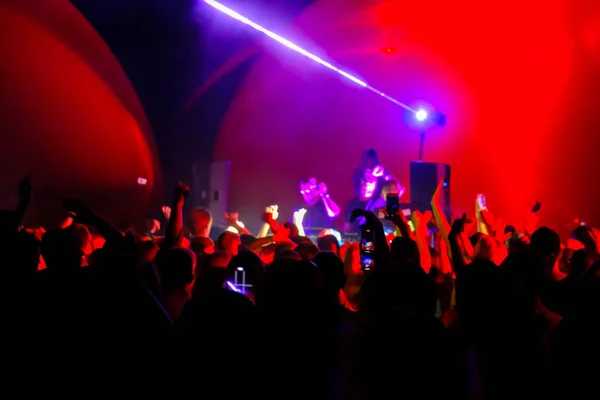 Crowd and DJs dancing during party — Stock Photo, Image