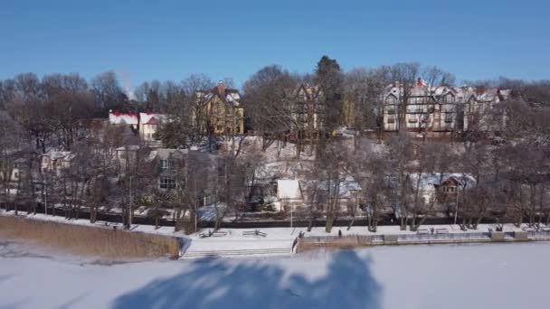 Small town embankment in winter day — Stock Video