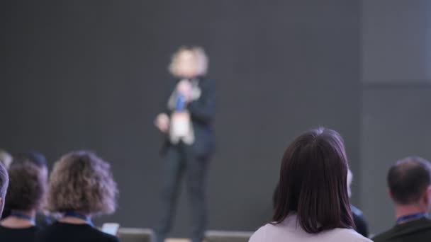 Audience listens female speaker at workshop — Stock Video