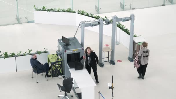 Security check of conference participants with x-ray luggage scanning, and face recognition — Stock Video