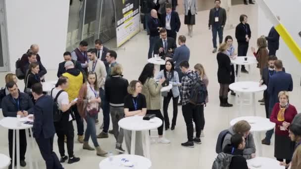 Group of people having coffee break during conference — Stock Video