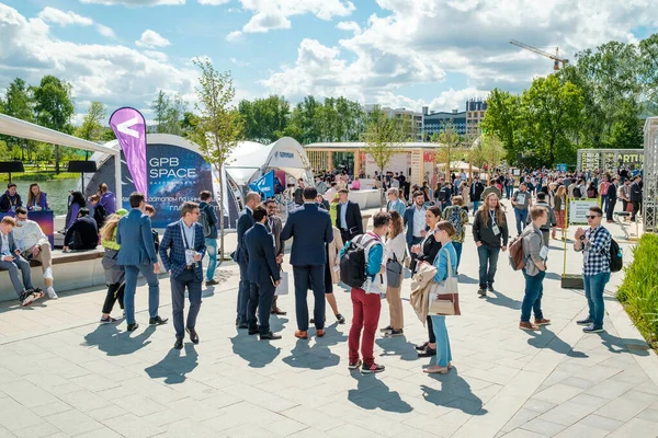 Exposición de tecnología al aire libre en parque — Foto de Stock