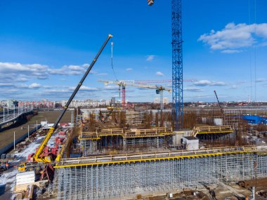 Tamamlanmamış binası olan inşaat alanı