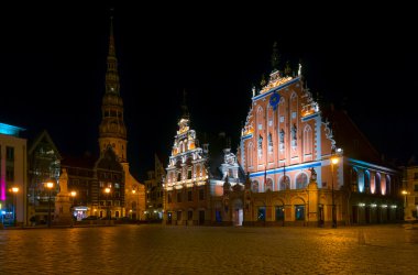 Evi gece siyah nokta Riga, Letonya
