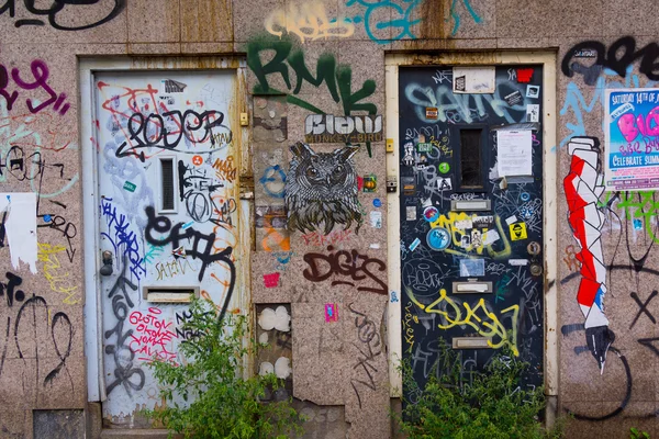 Muur geschilderd graffiti in Amsterdam — Stockfoto