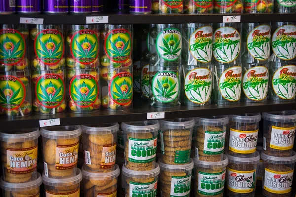 Dulces y galletas con marihuana — Foto de Stock