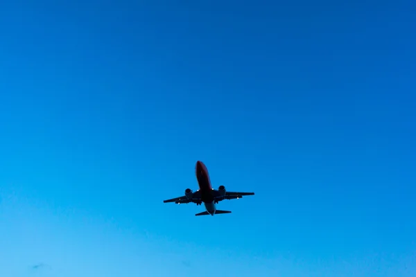 Airliner lands — Stock Photo, Image