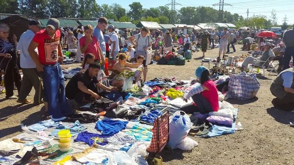 Mercado de pulgas "Levsha" en Novopodrezkovo — Foto de Stock