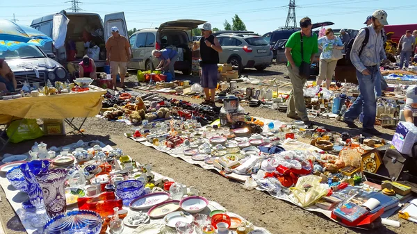 Mercado de pulgas "Levsha" en Novopodrezkovo — Foto de Stock