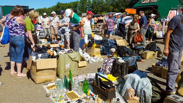 Flea market "Levsha" at Novopodrezkovo — Stock Photo, Image