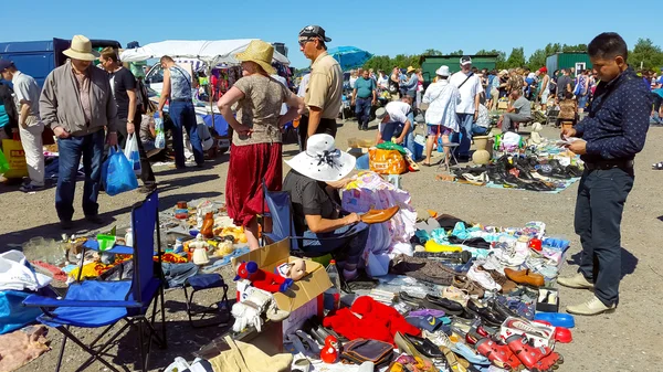 Mercado de pulgas "Levsha" en Novopodrezkovo — Foto de Stock