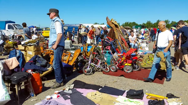 Flohmarkt "levsha" auf novopodrezkovo — Stockfoto