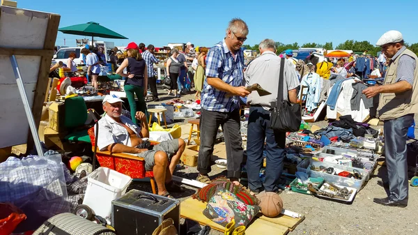 Mercado de pulgas "Levsha" en Novopodrezkovo — Foto de Stock