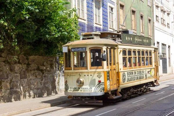 Vieux tramway dans la vieille ville — Photo