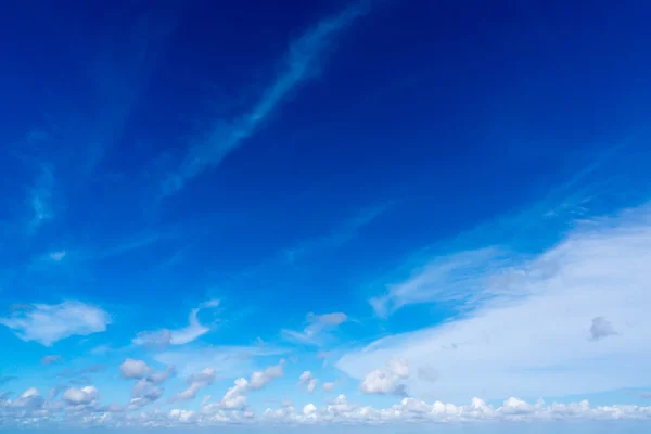 Панорама прекрасных облаков — стоковое фото