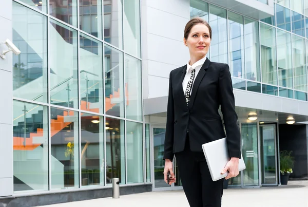 Portrait de jeune femme d'affaires — Photo