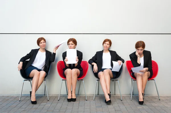 Podnikání žena čekající na rozhovor. — Stock fotografie