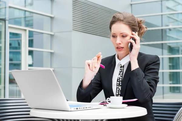 Young business woman working — Stock Photo, Image