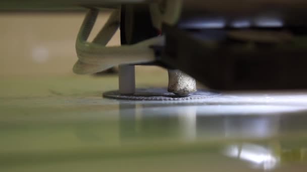 3D-skrivare arbetar på nära håll — Stockvideo